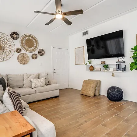 Luxe South Padre Condo With Pool - Walk To Beach!